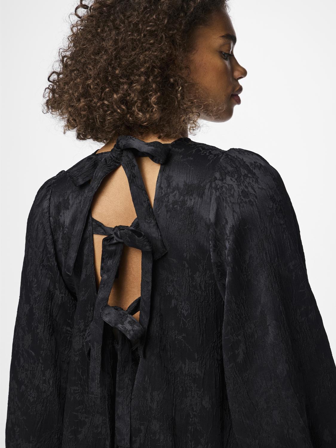model_shot-detail